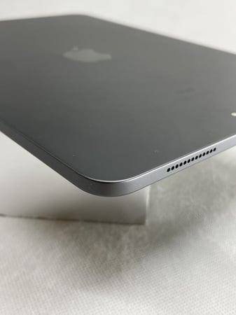 ايباد برو  2018 ,11 إنش ،64جيجا،  واي فاي ، مستعمل نظيف لا توجد خدوش