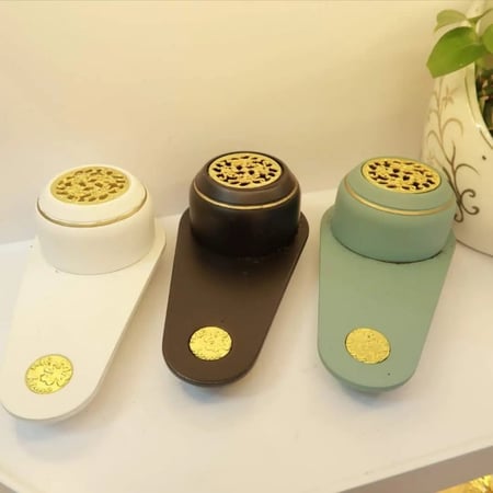 مبخرة سليكون أنيقة محمولة تعمل بالفحم مع نقوش ذهبية