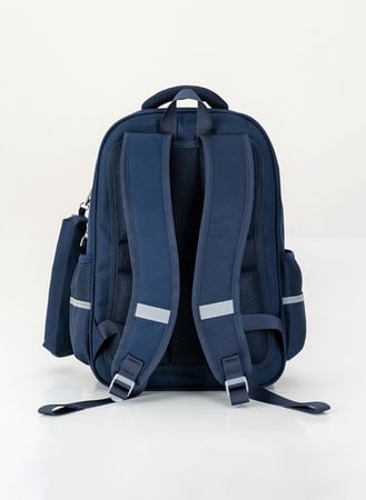 شنطة مدرسية تجمع المتانة والشكل الجذاب