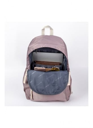 شنطة مدرسية بألوان زاهية متنوعة