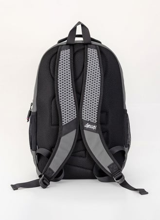 شنطة مدرسية بألوان هادئة