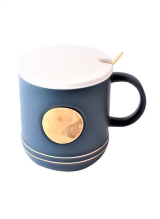 كوب فاخر بغطاء وملعقه ذهبيه بشكل رخامي