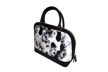 شنطة يد بتصميم كلاسيك أسود وأبيض للسيدات في السعودية