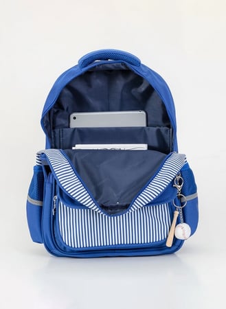 شنطة مدرسية بتصميم رقيق وسحاب مميز