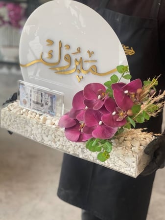 فازة الاكريلك مع الورد