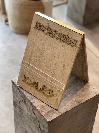 ستاند ايباد للعقد