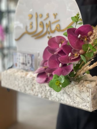 فازة الاكريلك مع الورد