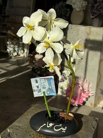 فازة السيراميك مع ورد  السبيودوم