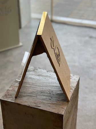 ستاند ايباد للعقد