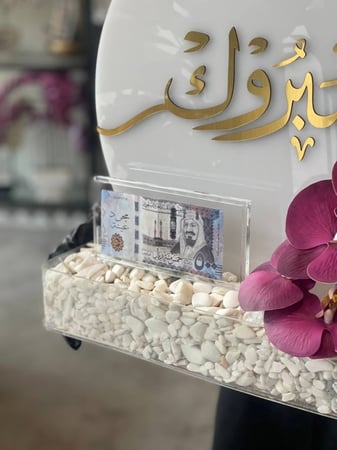 فازة الاكريلك مع الورد