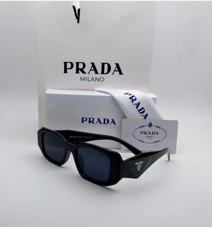 نظاراة برادا اسود