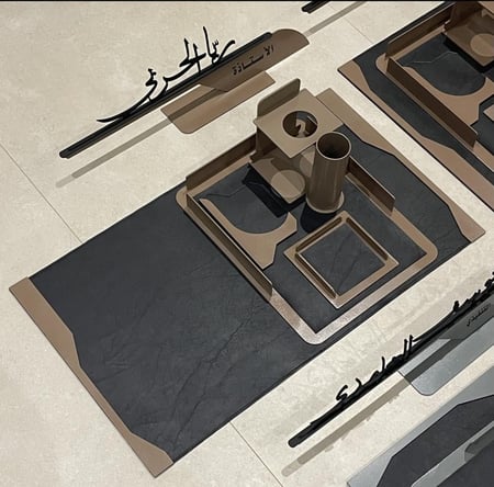 طقم ستاند لوحة اسم مكتبي بتصميم مميز بني