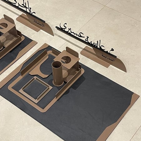 طقم ستاند لوحة اسم مكتبي بتصميم مميز بني