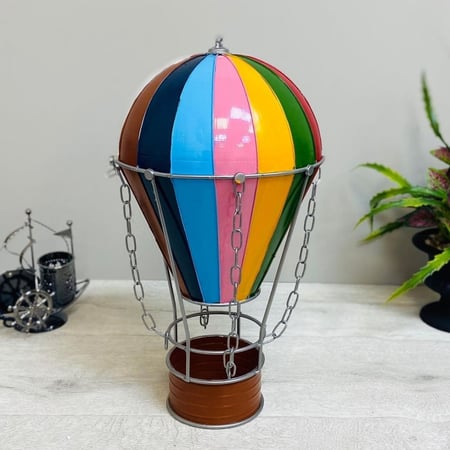 تحفة منطاد حديد ملون