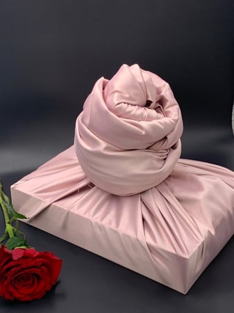 تنسيق الهديه على قماش حرير