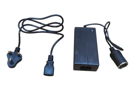 محول جهد 220 : 12 فولت 8امبير ولاعه