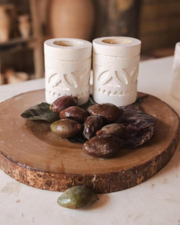 شمعة برائحة  اللوز