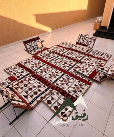 جلسة 4 اشخاص مع شنطة