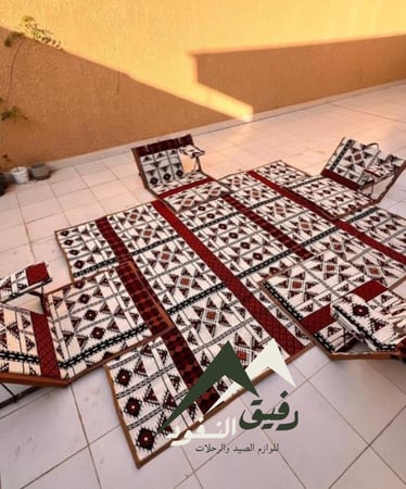 جلسة 4 اشخاص مع شنطة