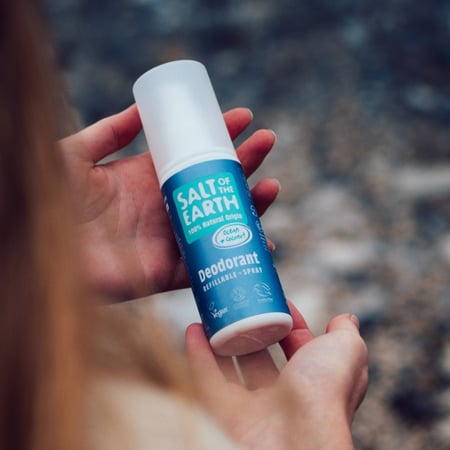 بخاخ مزيل العرق الطبيعي من سولت أوف ذا إيرث 100 مل – روائح متعددة (بحر وجوز الهند، بطيخ وخيار، عنبر وخشب الصندل، بدون عطر)