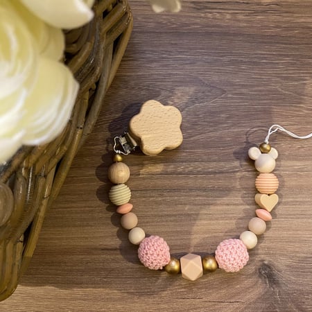 تعليقة لهايه بلون برتقالي (ليس وردي)