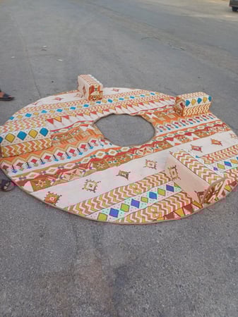 جلسات ارضية دائرية  بعددة الوان