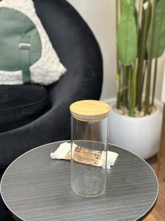 علبة تعبئة زجاج بغطاء