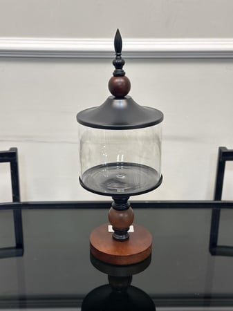 استاند تقديم بقاعدة وبغطاء