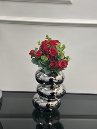 فازة ورد زجاج فضي