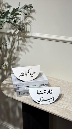 استاند اكريليك فضي