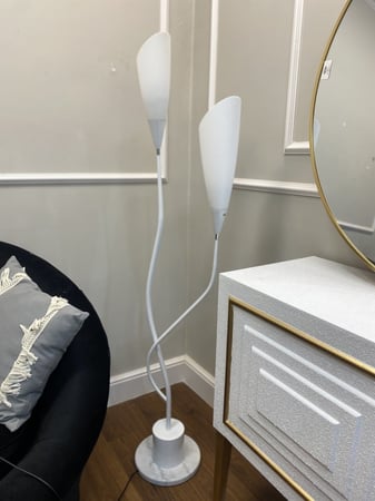 ابجوره بتصميم كلاسيكي واضاءة جميله