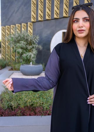 عباية شفق الصيف بخامة انترنت مع تفاصيل كريپ بنفسجية