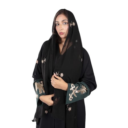 عباية نسائية أسود تصميم أكمام هوية سعودية سيفين ونخلة وطرحة أسود مطرزة