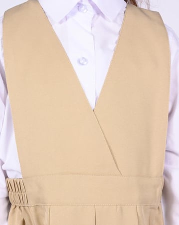 طقم مريول روضة بيج مع قميص ابيض كنزي