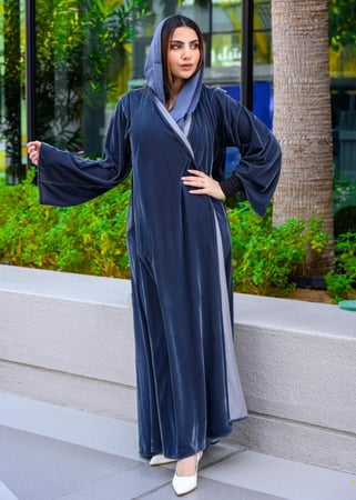 عبايه مخمل بلون الرمادي المزرق هادئ شتوي مع طرحة