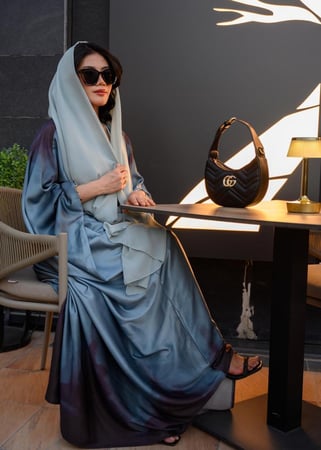 عباية فراشه موج اصدار محدود بالوان متدرجه مع طرحه