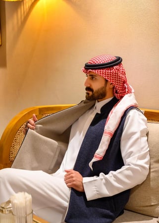فيست رسمي بياقة صينية وجهين دبل فيس كحلي غامق وبيج.