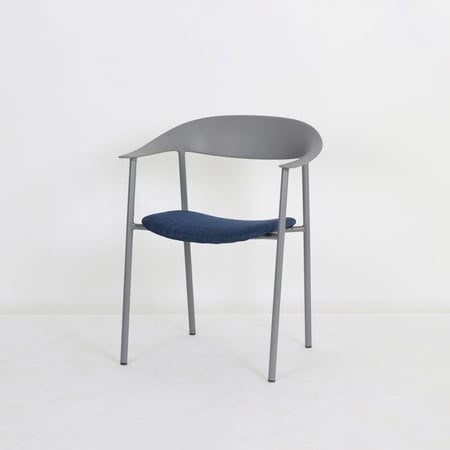 كرسي قاعدة حديد خارجي بجلسة قماش