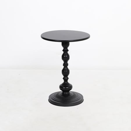 طاولة جانبية بتصميم جذاب