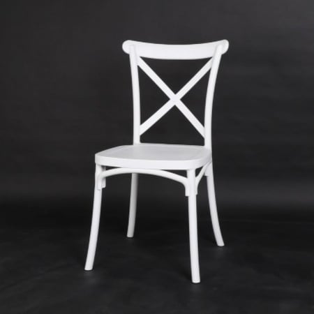 كرسي بلاستيك أبيض بتصميم عصري ومتين