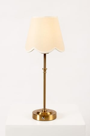 أضاءة بقاعدة طويله