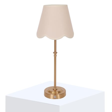 أضاءة بقاعدة طويله