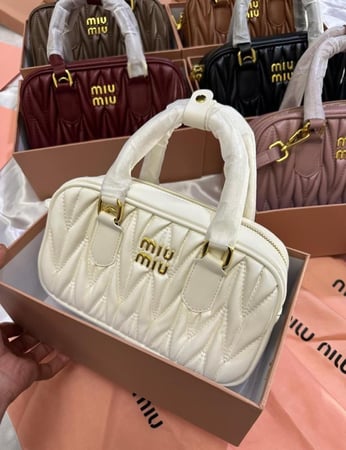 شنط ميو ميو