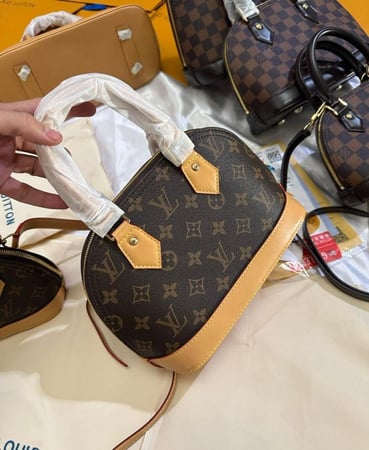 شنط لويس فيتون