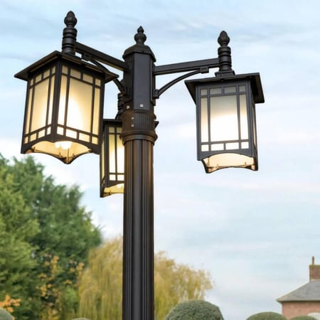 عمود إضاءة حدائق ثلاثي أسود
