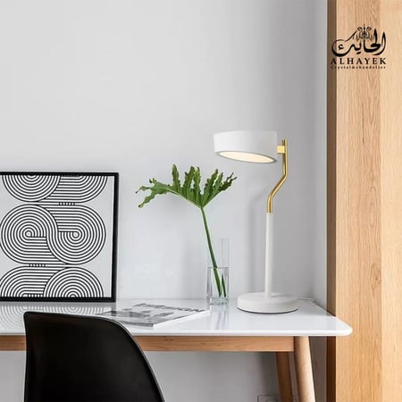 ابجورة مودرن باللون الابيض مع ذراع ذهبية