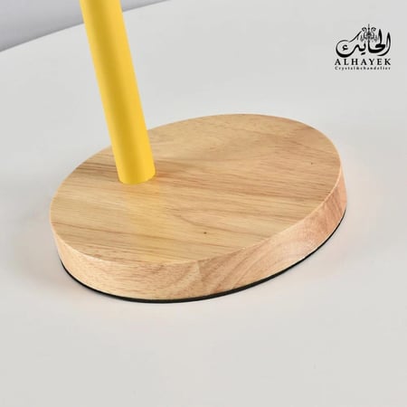 ابجورة باللون الاصفر مع قاعدة خشبية