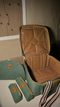 عزبة فارغة كبيرة .