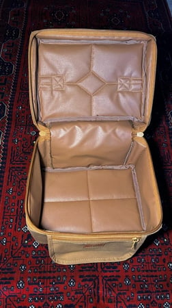عزبة فارغة .