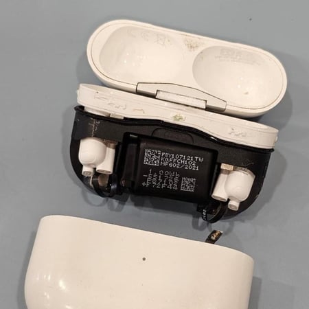 تغيير بطارية سماعة ايربودز | AirPods